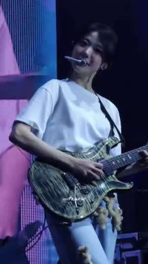 QWER 히나