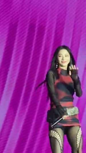 방콕 SM콘 슬림 원피스 구멍난 검스 각선미 에스파 카리나