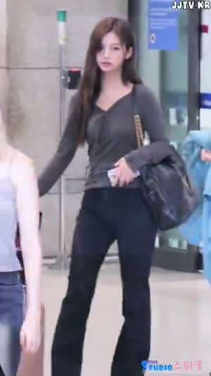청순 미모 공항 패션 엔믹스 설윤