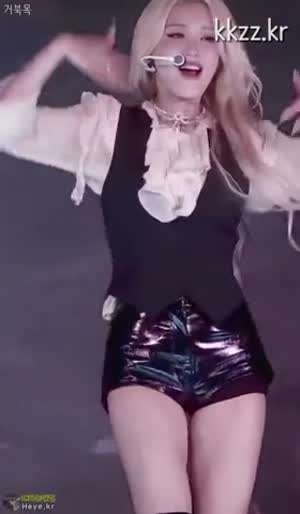 핫팬츠 하얀 허벅지 전소미