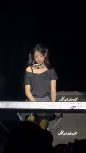 QWER 히나