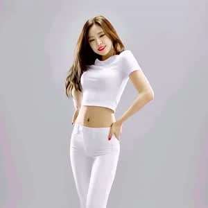 손나은 화이트 스키니진 화이트 크롭 슬렌더의 표준