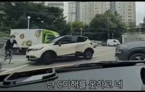 여사님의 전면 주차