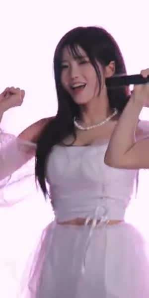 통통튀는 투피스 발레복 프로미스나인 송하영