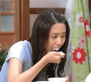 드라마 너는내운명 임윤아 먹방장면.gif
