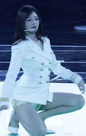 소원을말해줘 의상 입은 아이브 레이 해군 제복 매끈한 허벅지 각선미