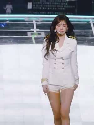 아이브 안유진.gif