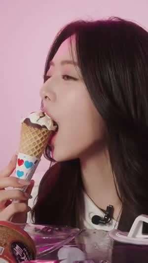 옛날 아이스크림 먹방하는 ITZY 유나
