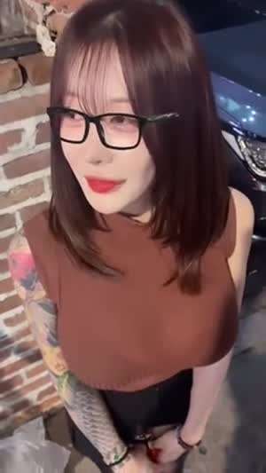 누가 슴을 세게 치나