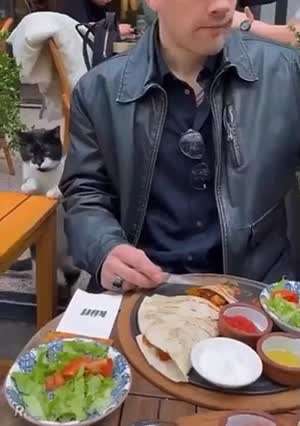 한입만.