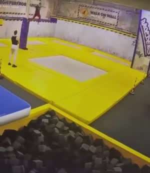꽤 아프겠다.