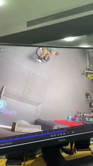 체육관에서....