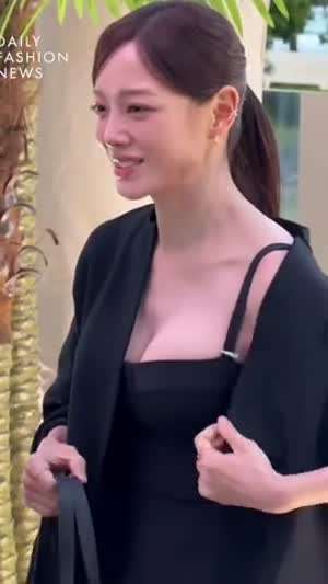 김세정 윗슴..