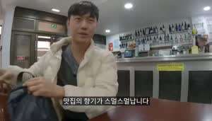 포르투갈 찐로컬 식당에 혼자 간 동양인.mp4