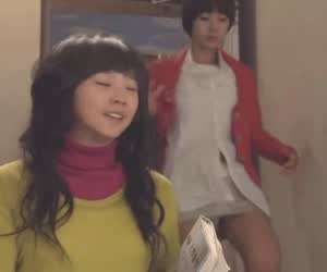 황정음 노브라 논란