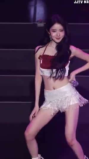 반짝이 밴드 빨간 브라탑 허리라인 스테이씨 시은