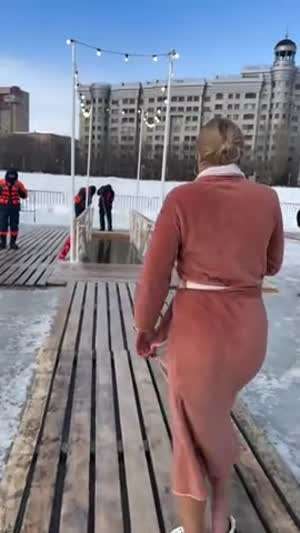 러시아 정교회 주현절에 하는 얼음목욕 전통의식
