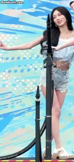 아이브 가을, 164cm 청핫팬츠 몸매 ㄷㄷㄷ..gif
