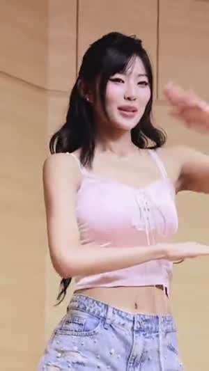 헐렁한 청핫팬츠 연핑크 나시 하이키 옐 팬사인회