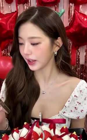 자신감이 넘치는 아이브 장원영 생일 기념 라방