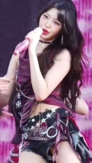 윙크하는 아이브 장원영