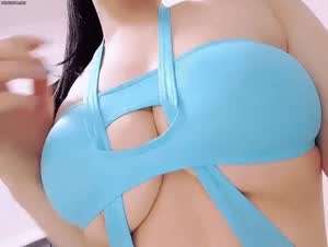 수영복 끈 만지는 누나