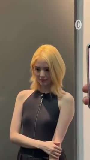 한소희 프리즈서울 휠라