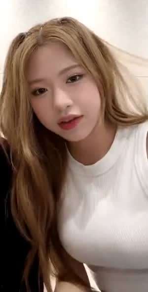 리센느 제나 은근한 흰티