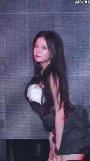 시스루 블랙 코르셋룩 목에 땀 CLC 최유진 YUJIN