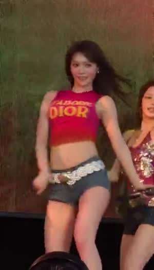 걸그룹 슬렌더 무대 실물 체감