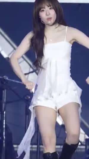 [트리플에스/TRIPLES] 윤서연...무대위 안무중 떨리는 내전근