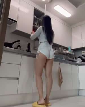 라면 끓이는 누나