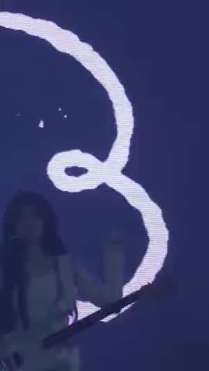 QWER 미쿠 기타 자랑하는 히나